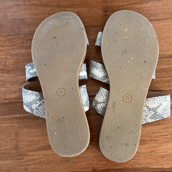 Three strap sandals - Picture 3 of 4